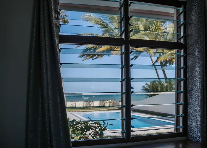 Oasys House - Beautiful Private Beach Front Home