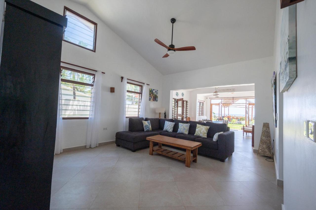 Oasys House - Beautiful Private Front Holiday home