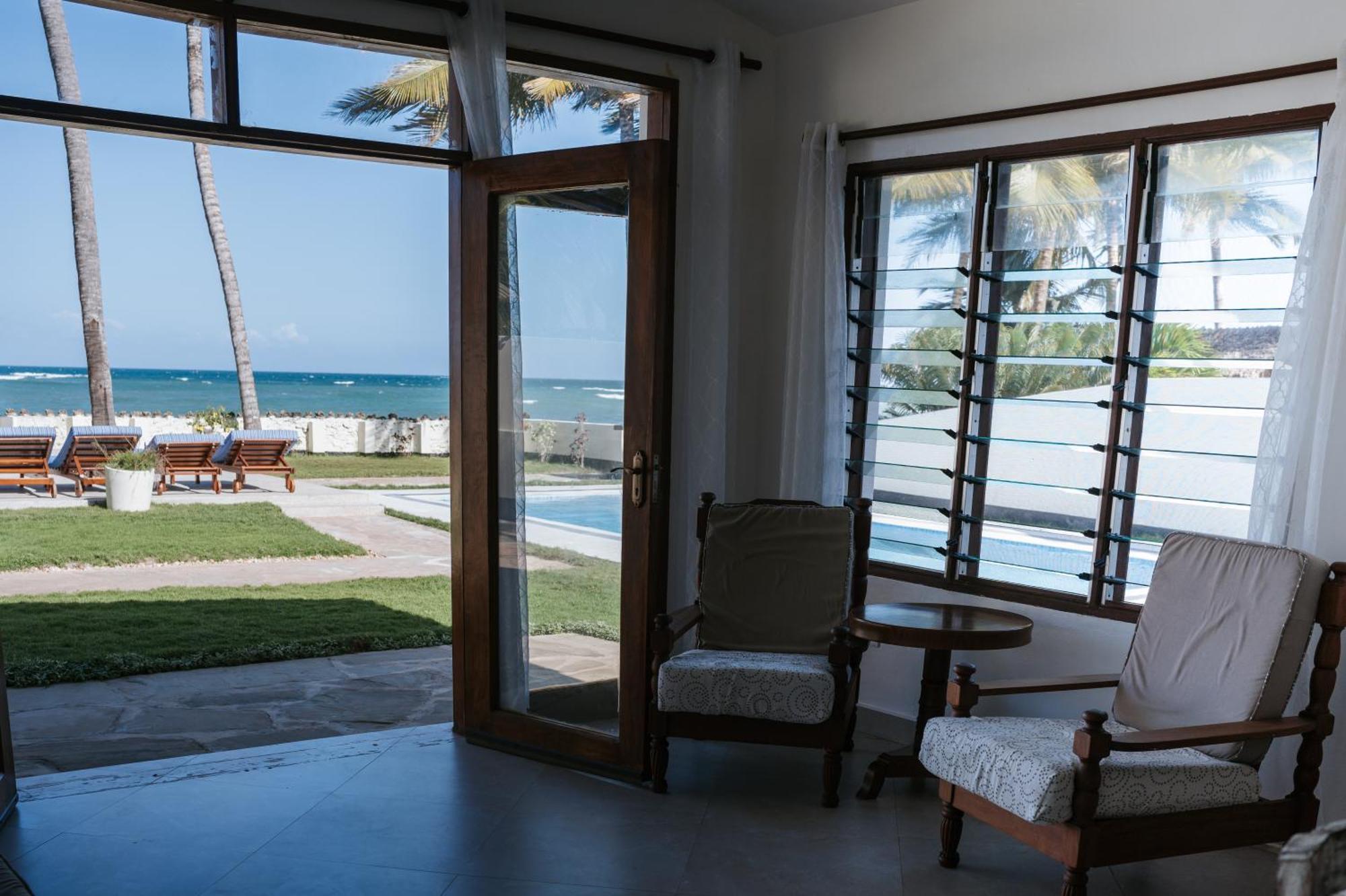 Oasys House - Beautiful Private Front *